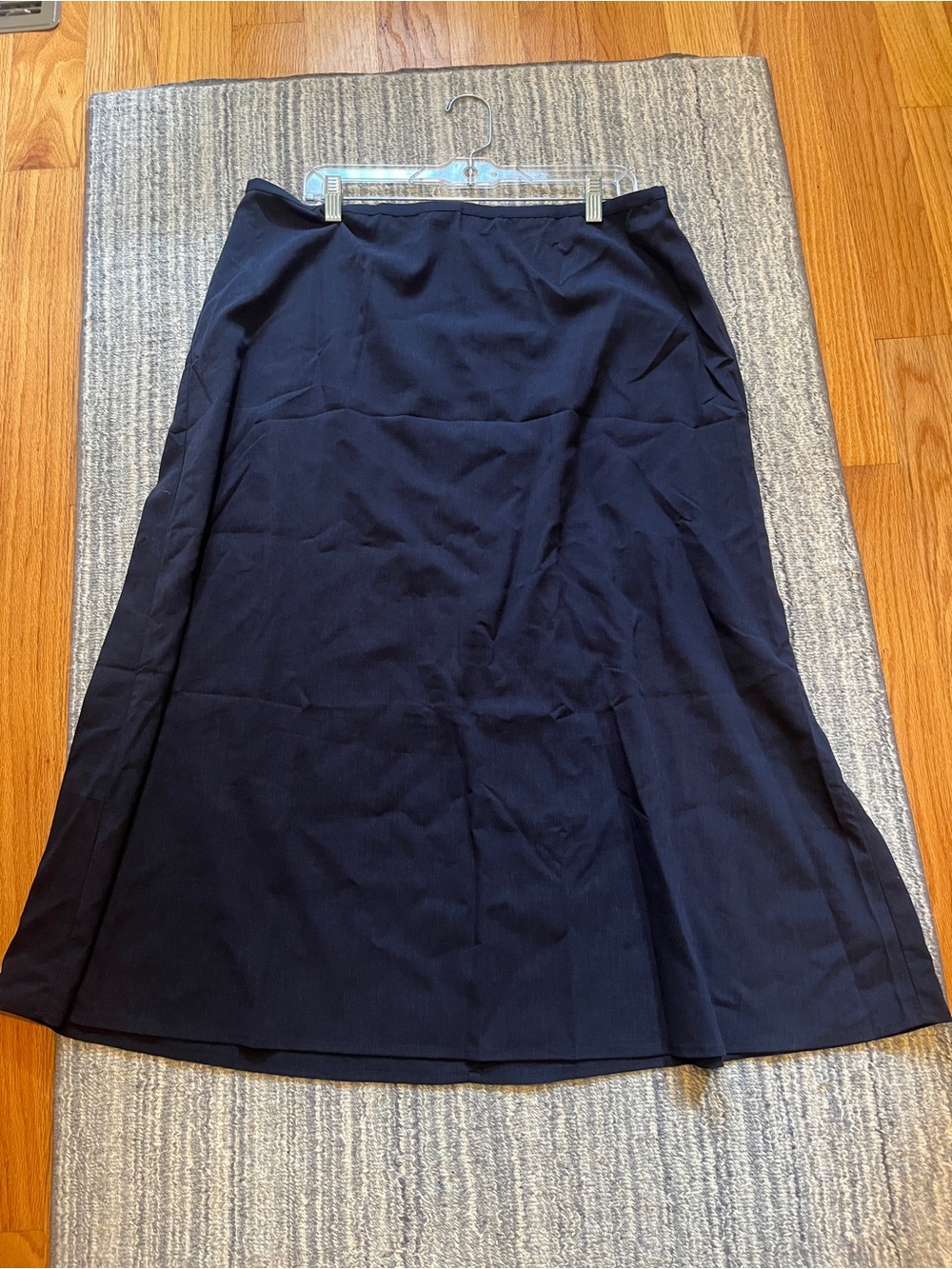 OGL Like New Lightweight Classic Navy A-Line Women's Midi Skirt XL